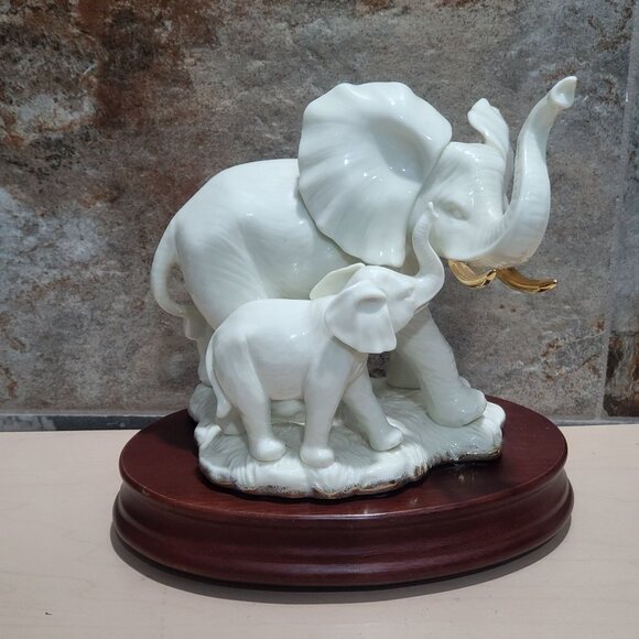 Music Box Porcelain Elephant Mother Baby Figurine Wood Base Plays Circle of Life